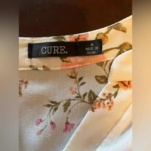 Cure Women’s Size Medium Floral Blouse Top - Picture 2 of 3